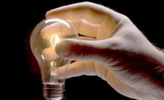 Anchetă pe piaţa de energie electrică